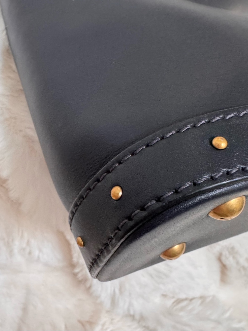 Dior Dioravenue Bucket Bag - Picture 5 of 13